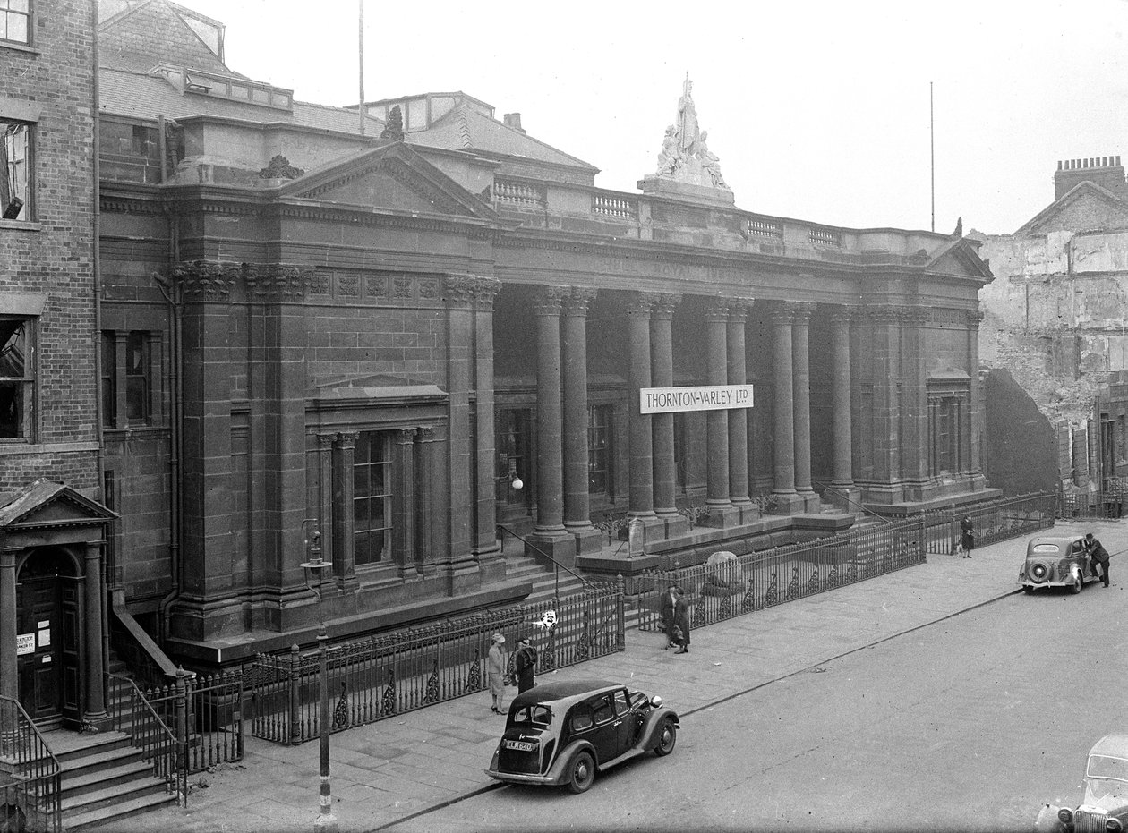 Royal Institute Museum, Albion Street, City of Kingston upon Hull, 1941 door George Bernard Wood