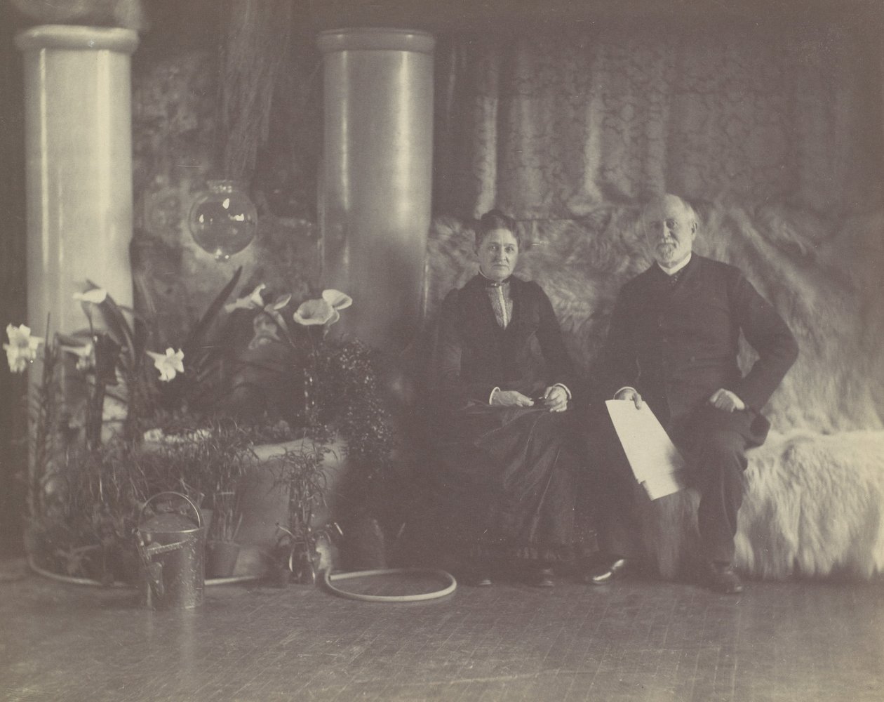 De heer en mevrouw Charles E. Tiffany in de studio van Louis C. Tiffany door George Collins Cox