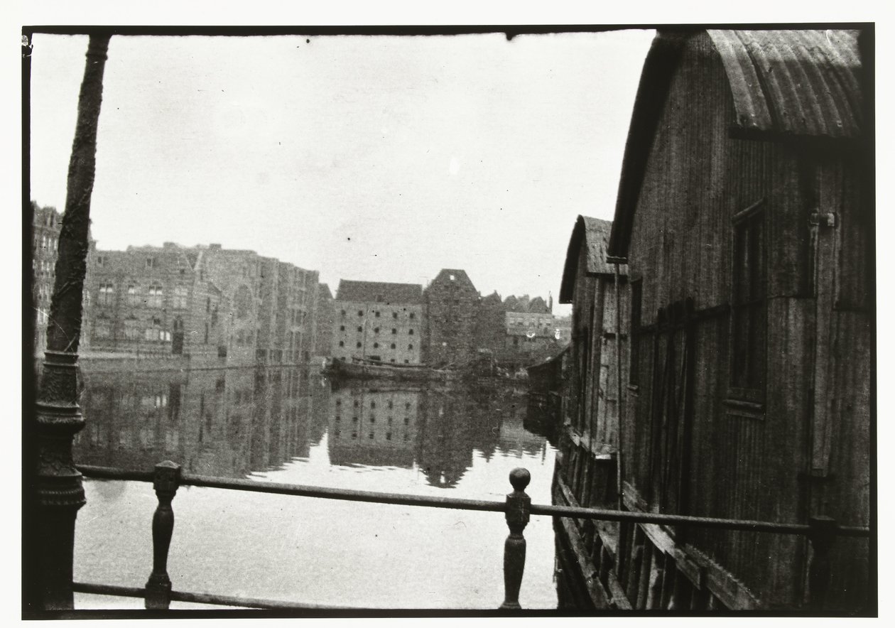 Gezicht vanaf de brug naar het Prinseneiland in Amsterdam door George Hendrik Breitner