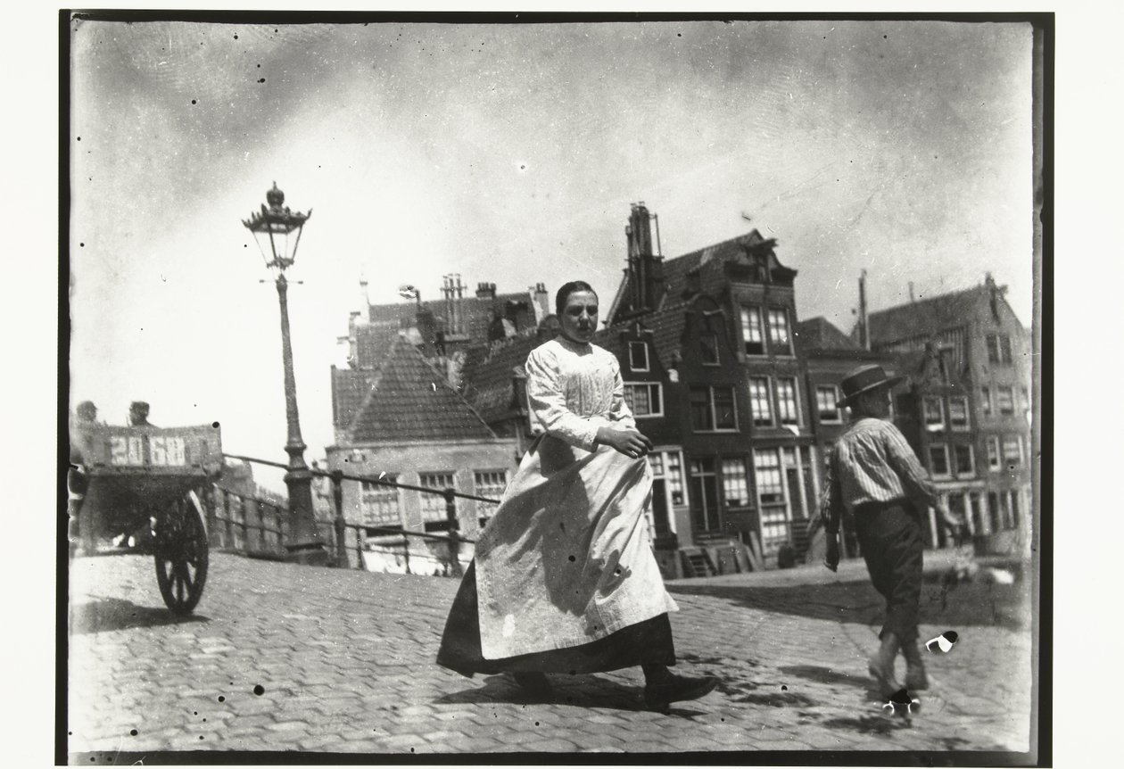 Straatgezicht op de kruising Lindengracht Lijnbaansgracht in Amsterdam door George Hendrik Breitner