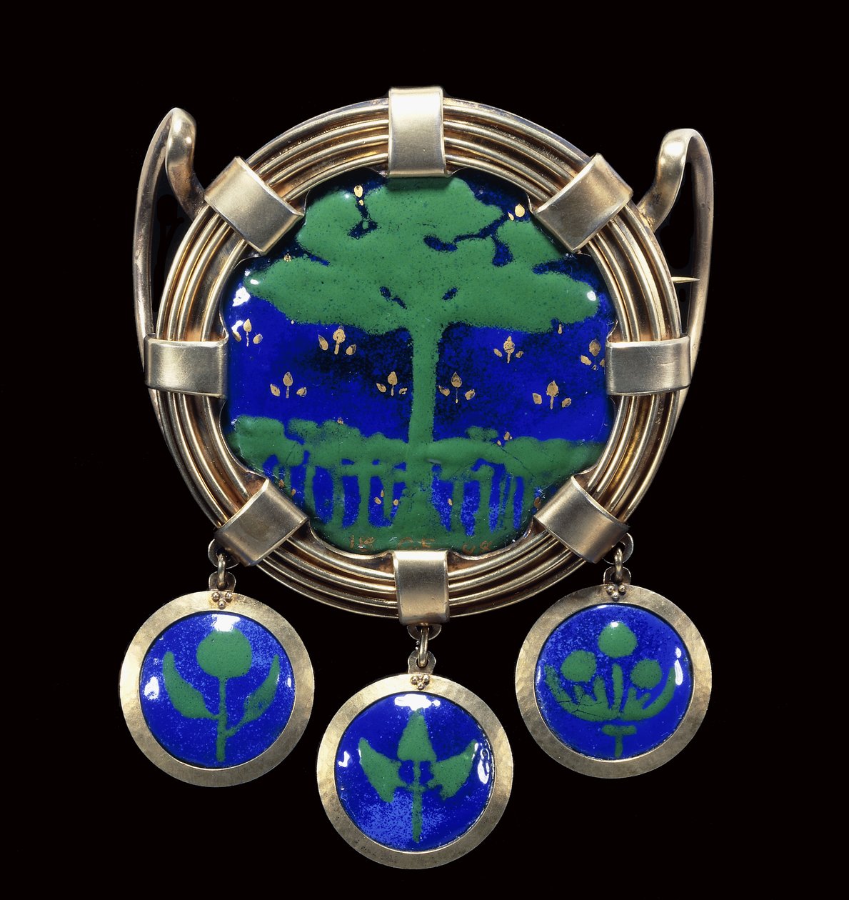 Een groot zilververguld en geëmailleerd ornament door George James Frampton