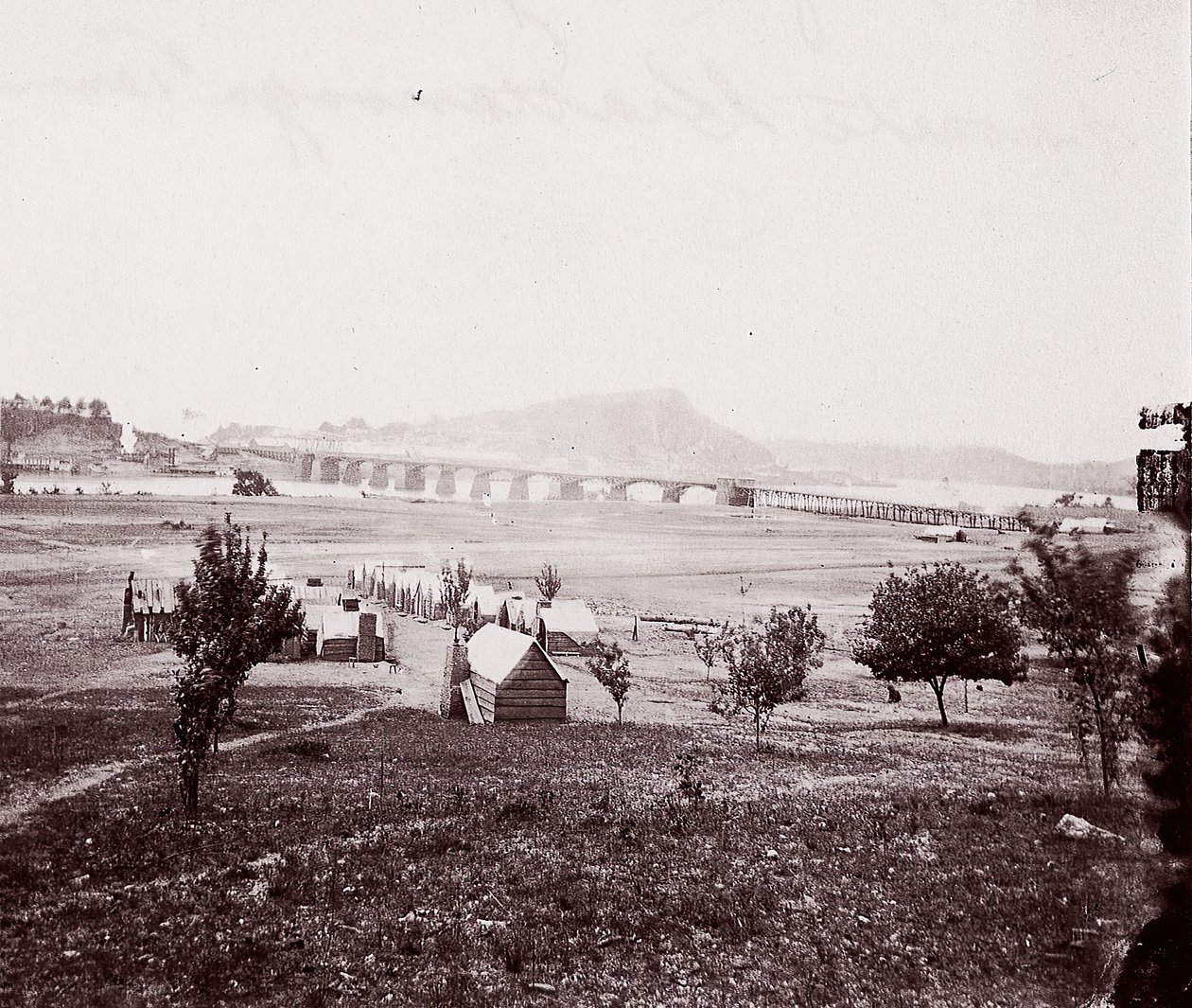 Kamp van bruggenbouwers tegenover Chattanooga door George N. Barnard