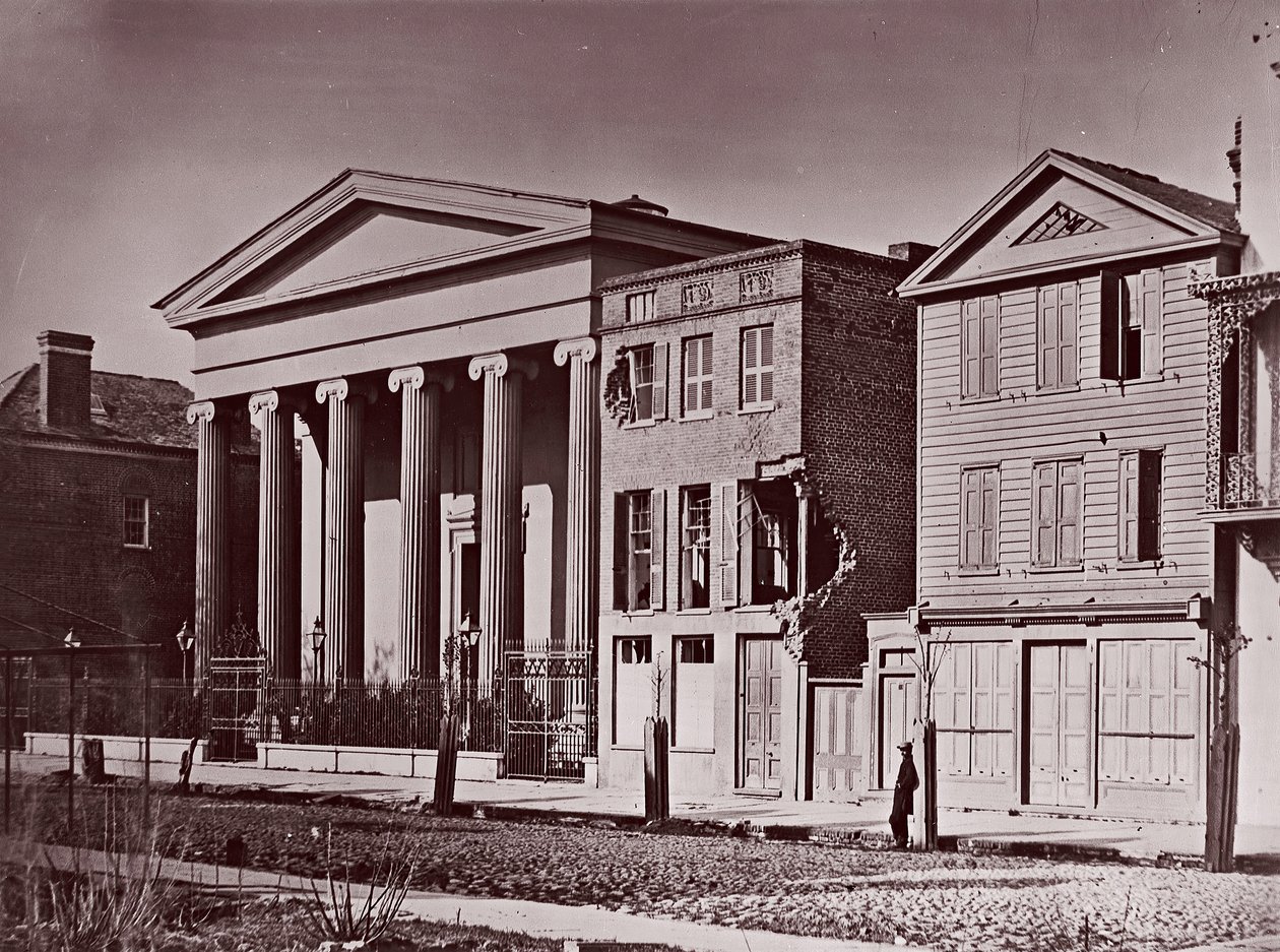 Hibernian Hall, Charleston, ca. 1864 door George N. Barnard