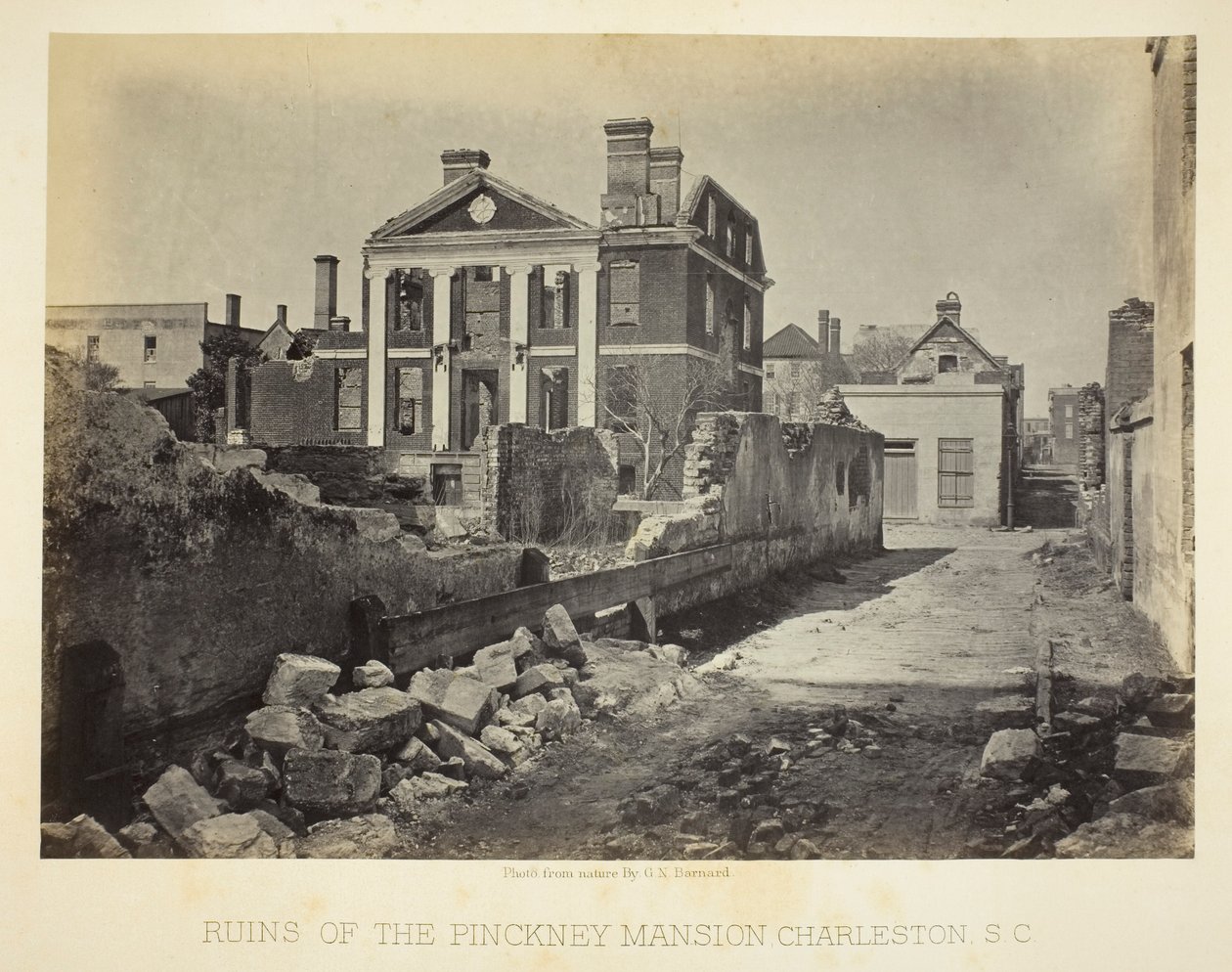 Ruïnes van het Pinckney-landhuis, Charleston, S.C. door George N. Barnard