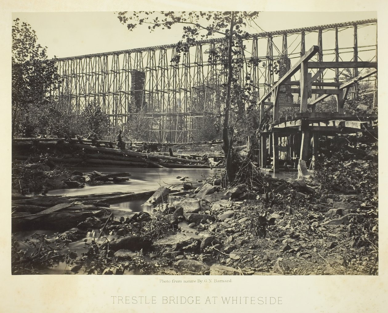 Trestle Brug bij Whiteside, 1864 door George N. Barnard