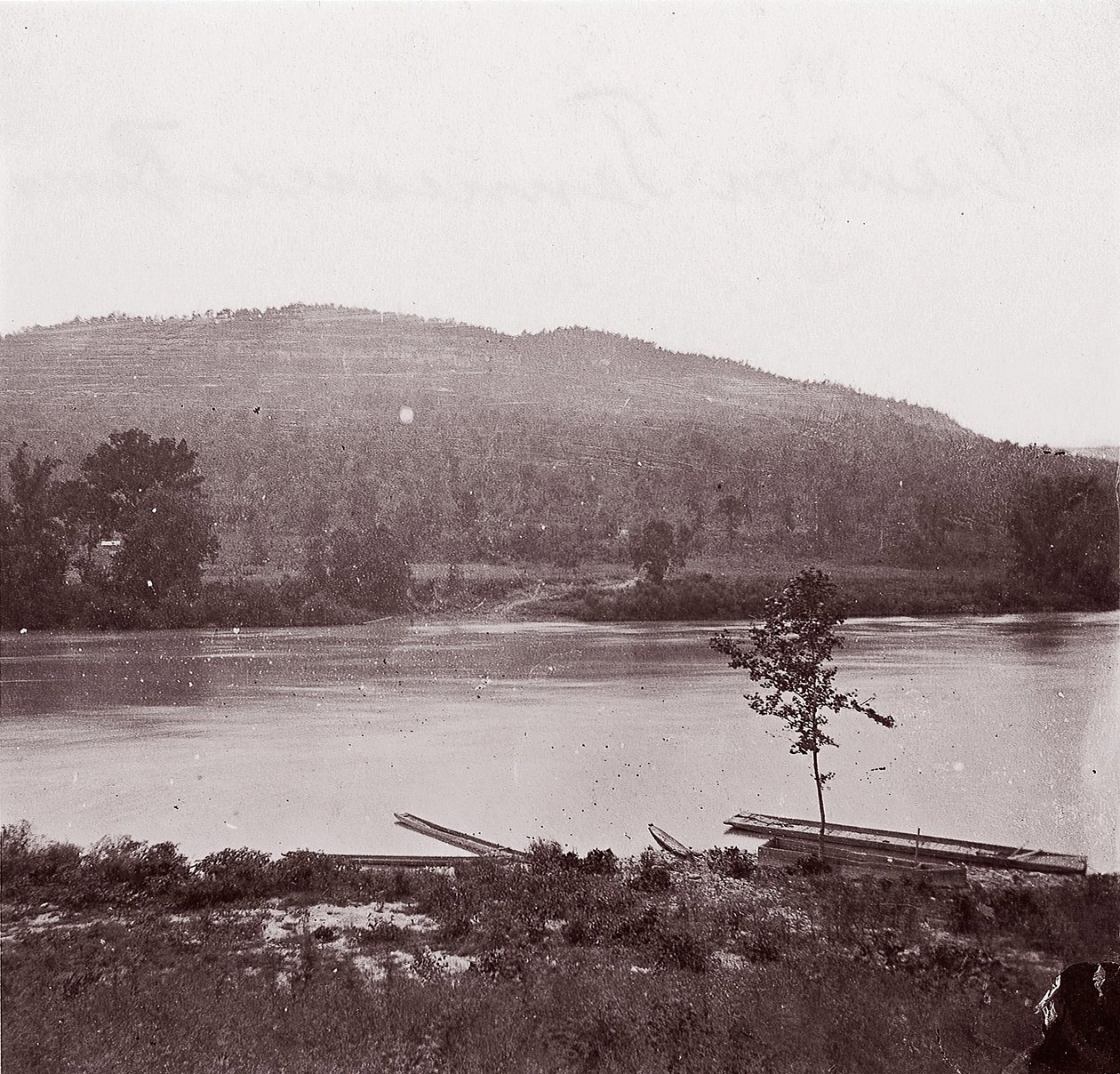 Uitzicht op de Tennessee Rivier, ca. 1864 door George N. Barnard