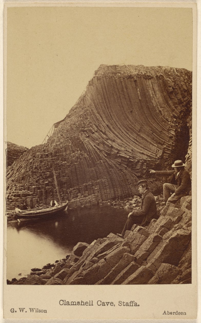 Clamshell Cave, Staffa door George Washington Wilson