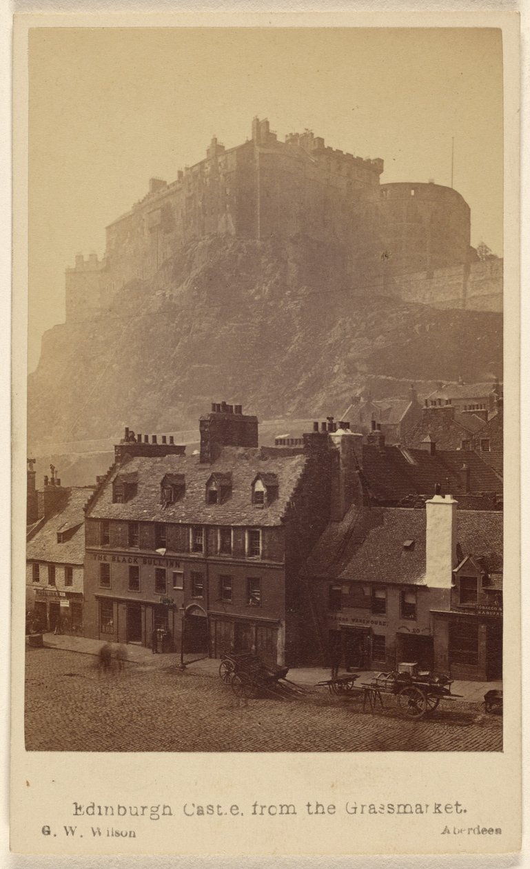 Edinburgh Castle vanaf de Grassmarket door George Washington Wilson