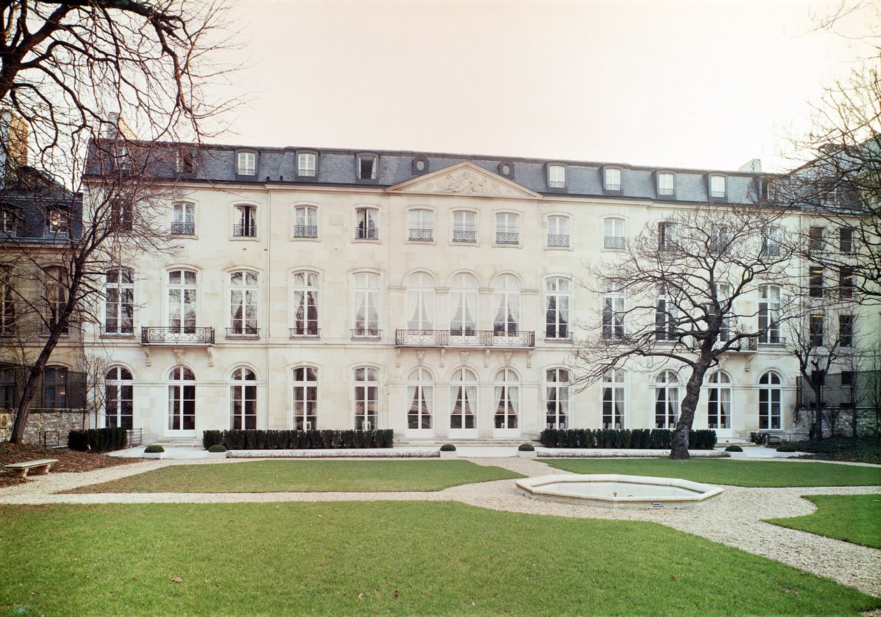 Uitzicht op de tuinfaçade van het Hotel de Beauharnais, gebouwd in 1713 door Germain Boffrand