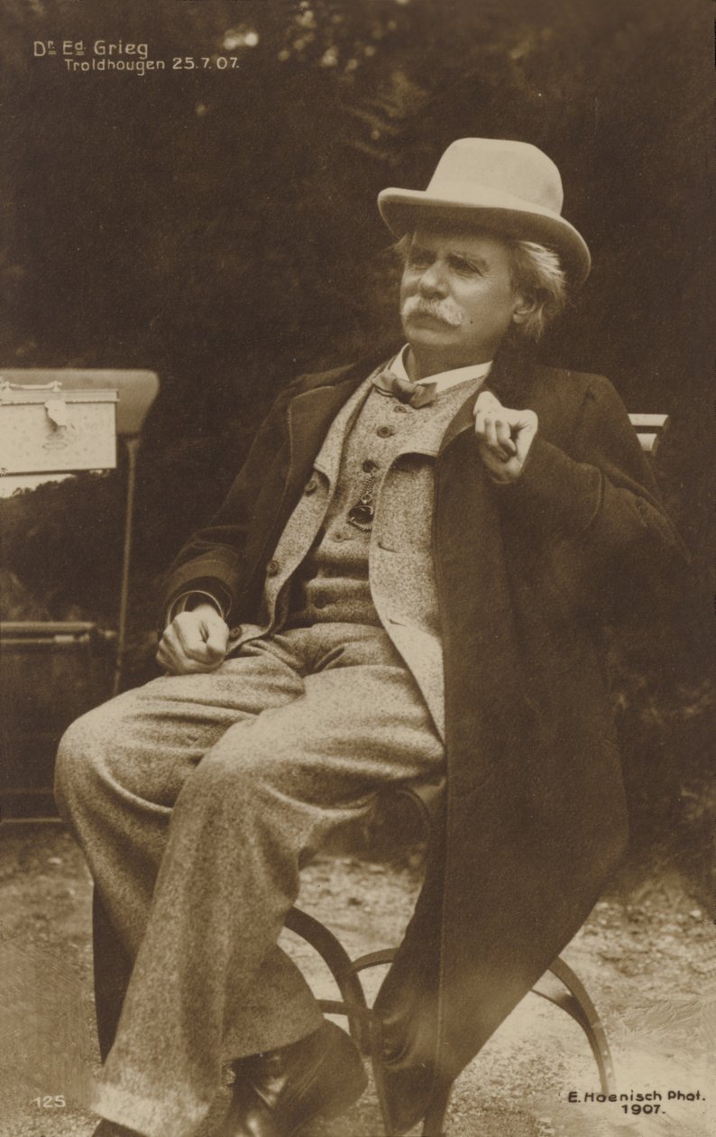 Edvard Grieg bij Troldhaugen op 25 juli 1907 (z/w foto) door German Photographer