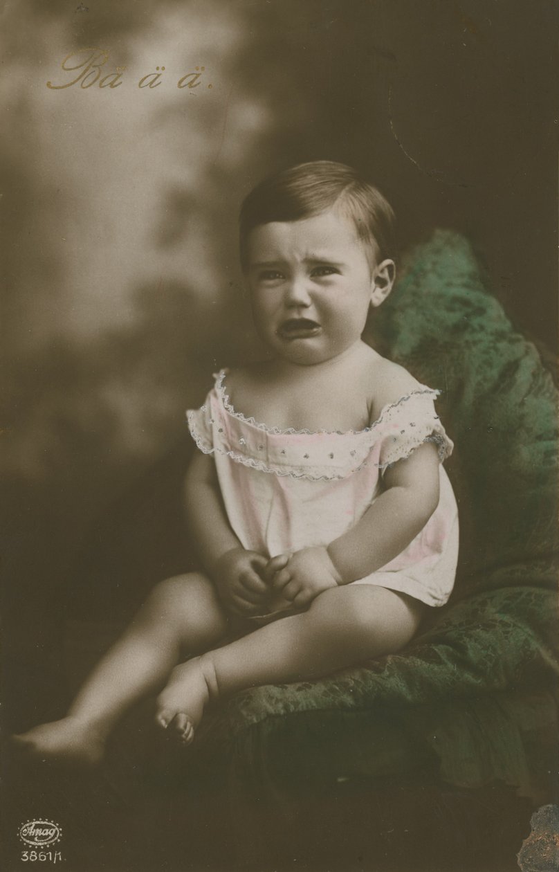 Ansichtkaart van een huilende jongen, verzonden in 1913 (handgekleurde foto) door German Photographer