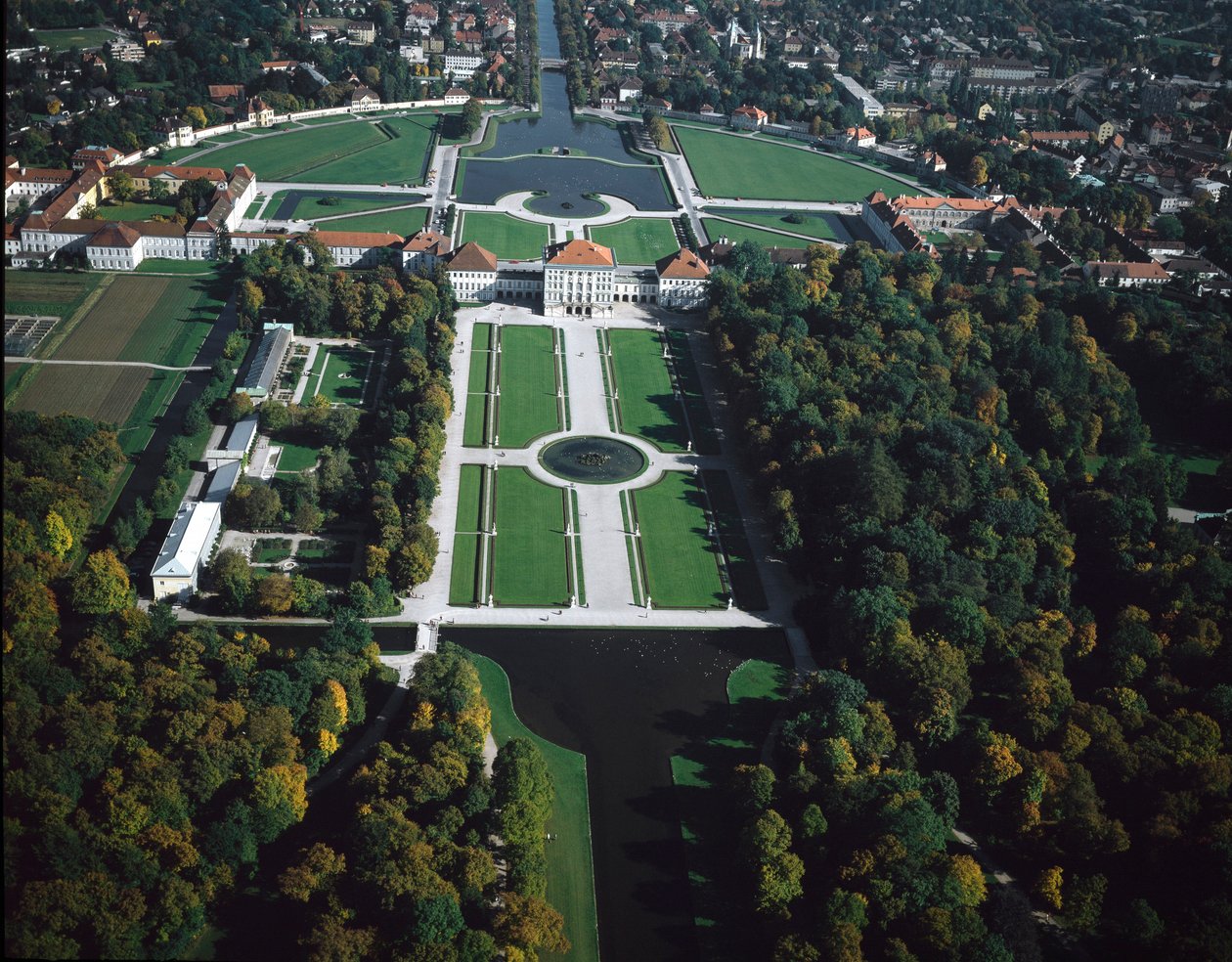 Barokkunst: luchtfoto van Nymphenburg Park door German School