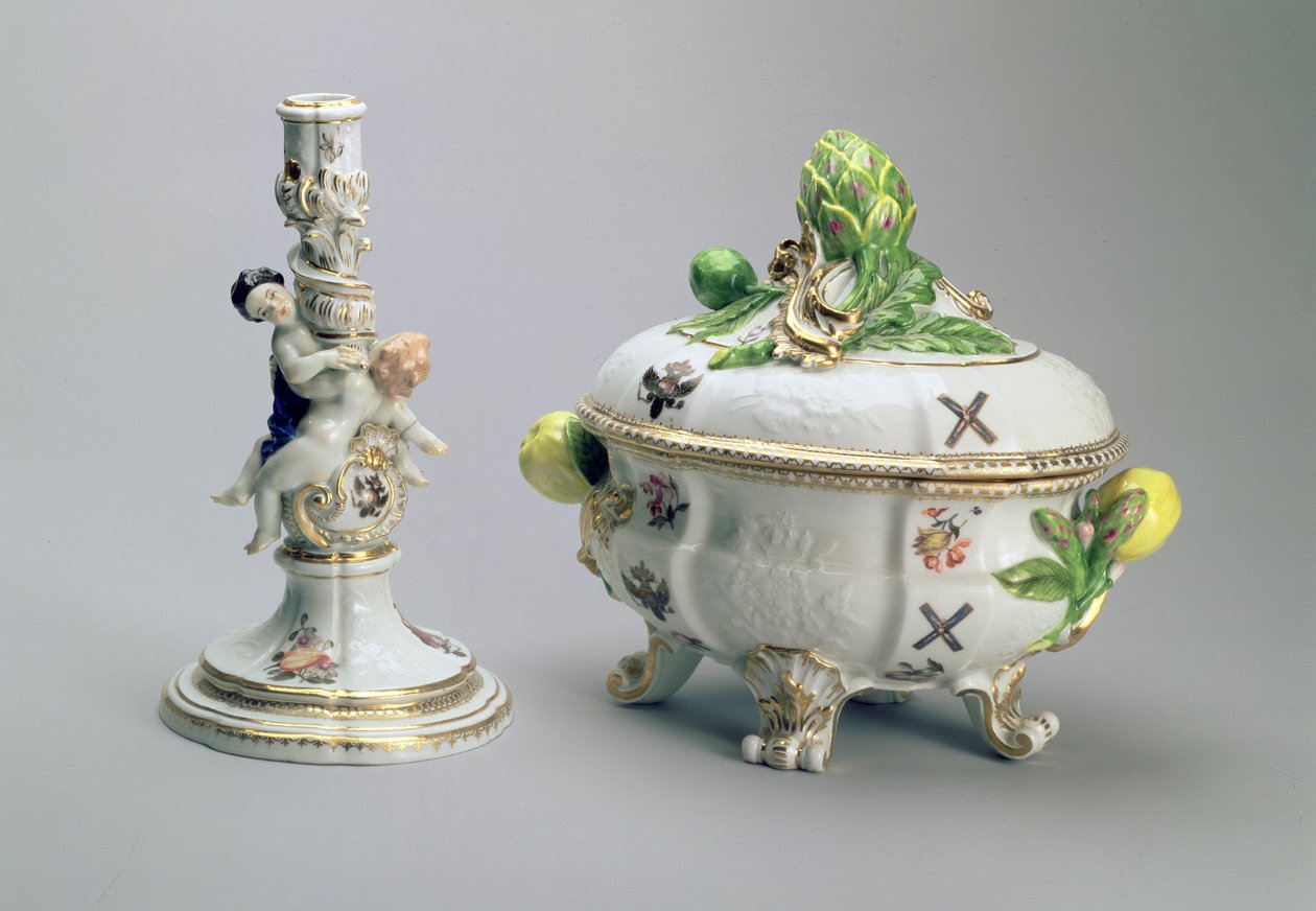 Kandelaar en gedekte schaal uit de St. Andrew Service, Meissen, 1744-5 door German School