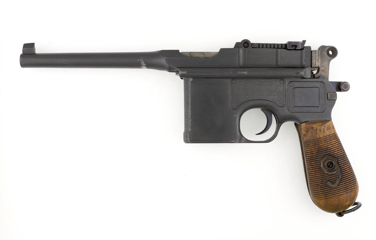Mauser C96 9 mm zelfladend pistool, Exportmodel omgebouwd naar 9 mm Parabellum door German School