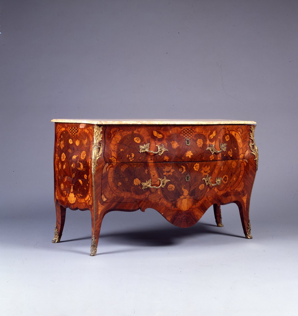 Een van een paar marqueterie en parket commodes door German School
