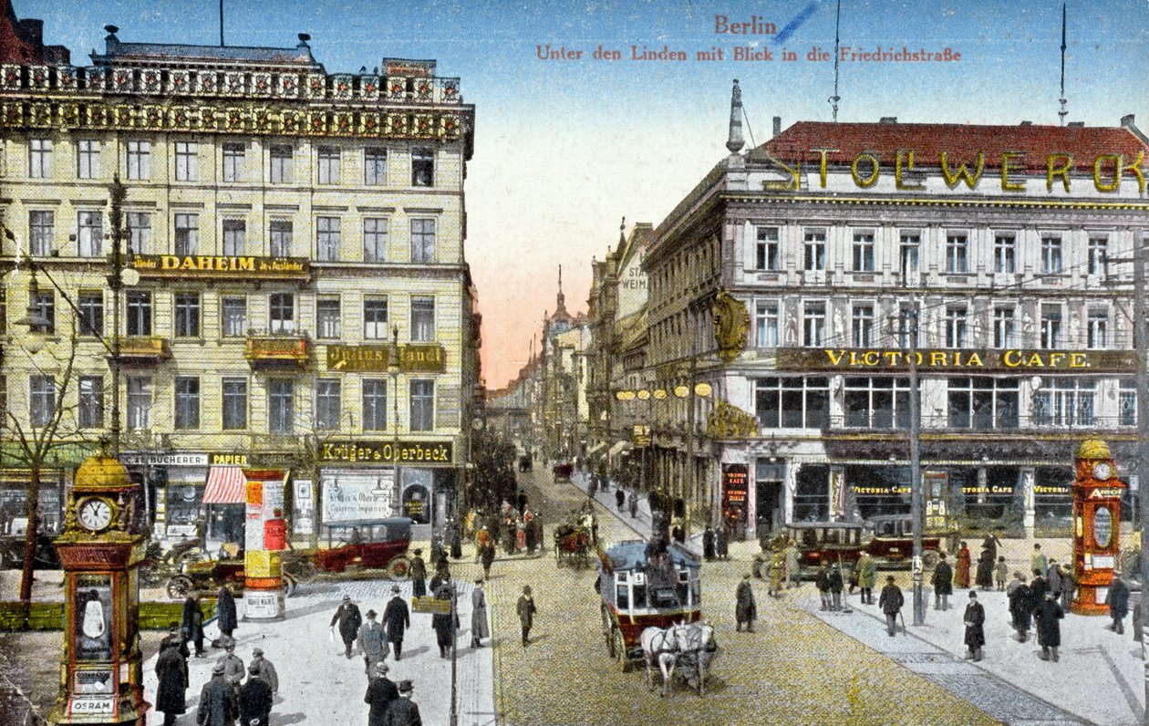 Ansichtkaart van de Unter den Linden en de Friedrichstrasse in Berlijn, ca. 1910 door German School