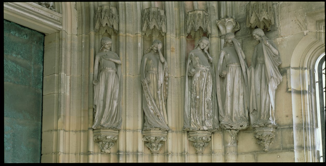 De Vijf Dwaze Maagden, zuilfiguren van de Paradijsportaal, figuren gesneden ca. 1250, portaal gebouwd ca. 1350 door German School