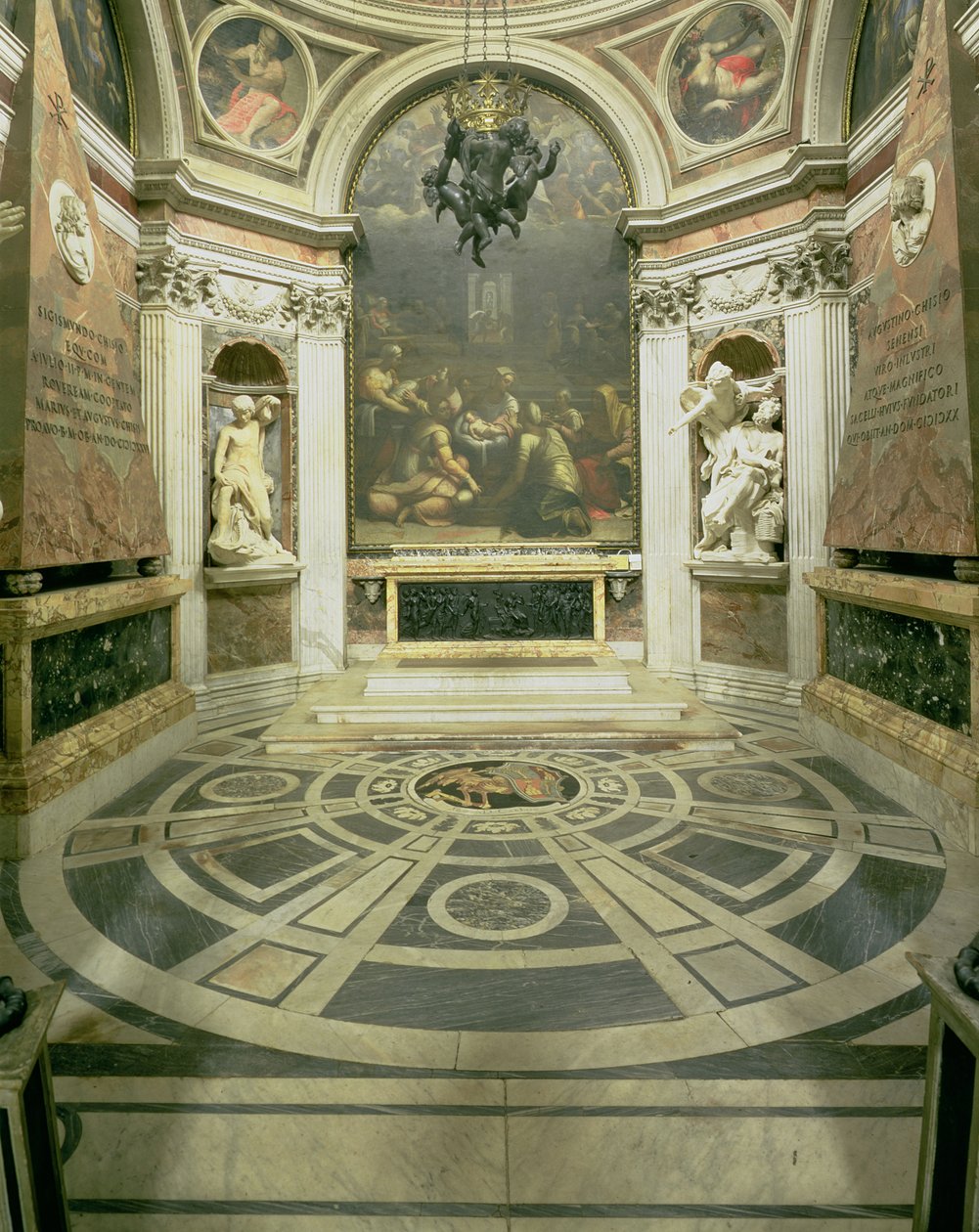 Interieur van de achthoekige Chigi-kapel, begonnen door Raphael in 1513 en voltooid na 1652 door Bernini door Gian Lorenzo Bernini