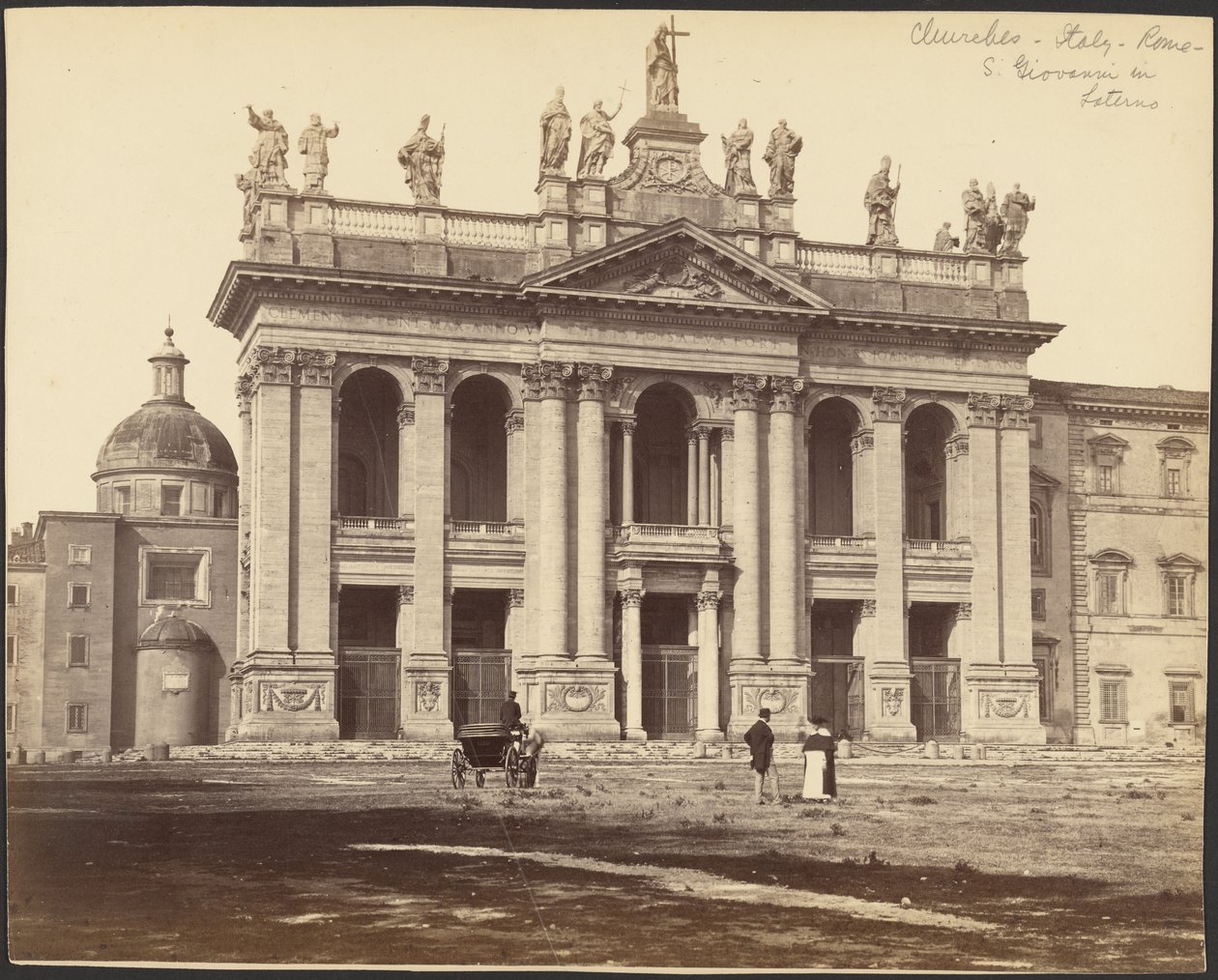 [Gevel van de Basiliek van San Giovanni in Laterano, Rome]. door Gioacchino Altobelli