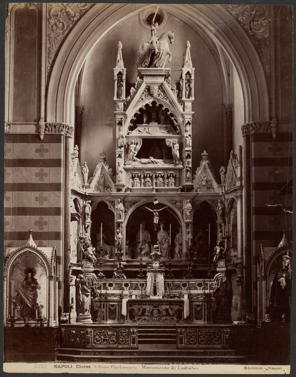 Napels S. Giov. Carbonara Monument van Ladislaus door Giorgio Sommer