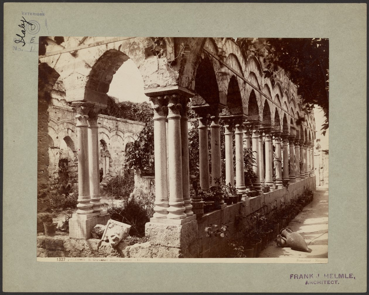 Palermo. S. Giovanni degli Eremati, kloosterhof door Giorgio Sommer