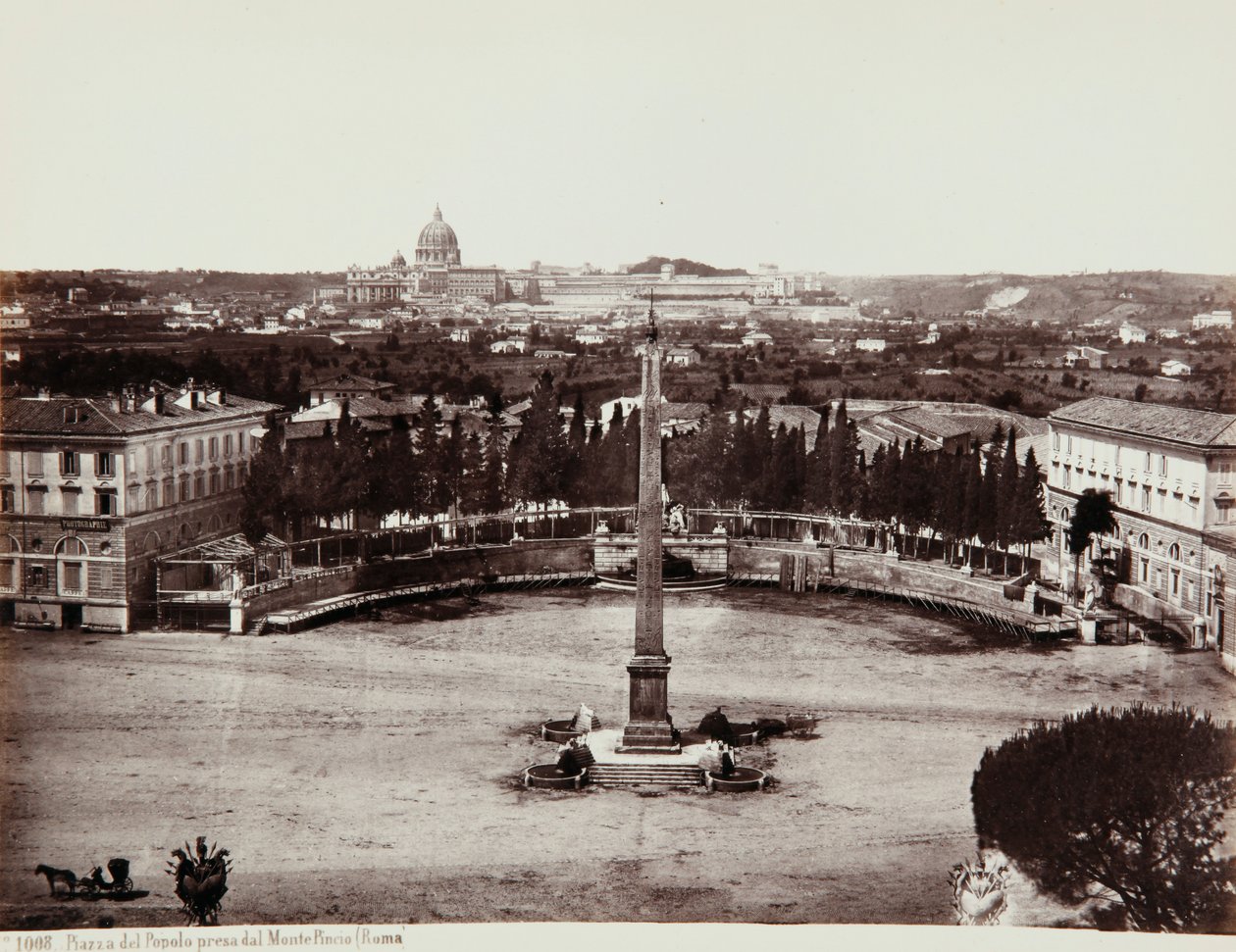 Uitzicht op Piazza del Popolo vanaf Pincio (of Pinciano-heuvel), Rome door Giorgio Sommer