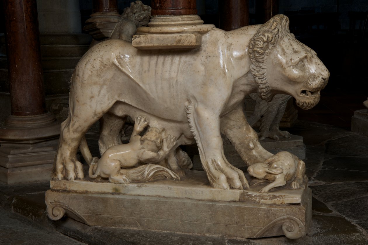 Leeuwin, op de preekstoel in de kerk van Sant