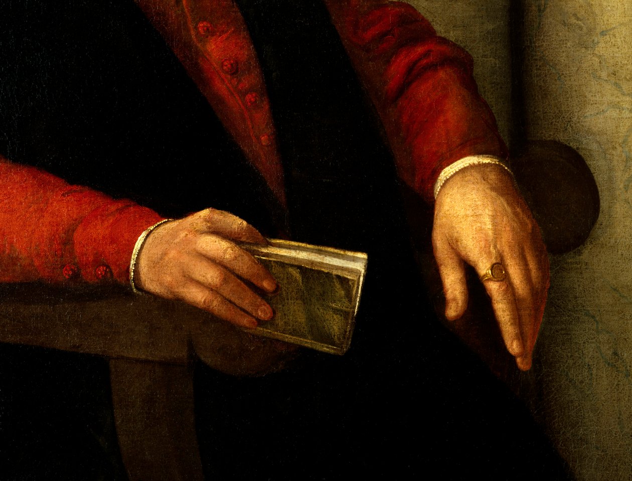 Vermoedelijk portret van Francois Rabelais (1494-1553), Franse schrijver en arts. Detail van het boek dat hij in zijn hand houdt en van de ridder die hij aan zijn vinger draagt. Schilderij door Giovanni Battista Moroni (1525-1578) door Giovanni Battista Moroni