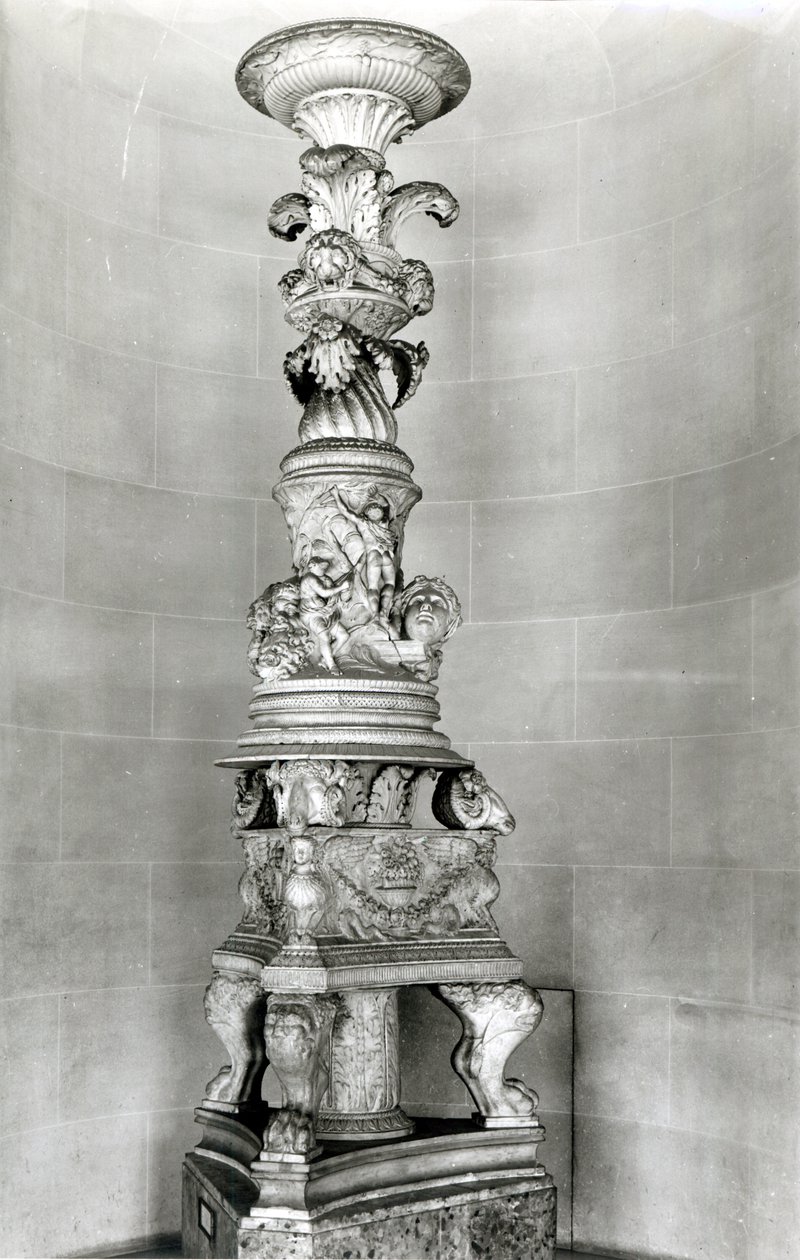 Kandelaar ontworpen door Piranesi op basis van Romeinse antieke stukken voor zijn eigen graf door Giovanni Battista Piranesi