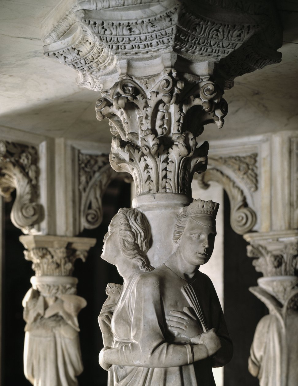Detail van de gebeeldhouwde groepen die de Stoel ondersteunen, gemaakt door Giovanni Pisano (1248-1314): de Theologische Deugden door Giovanni Pisano
