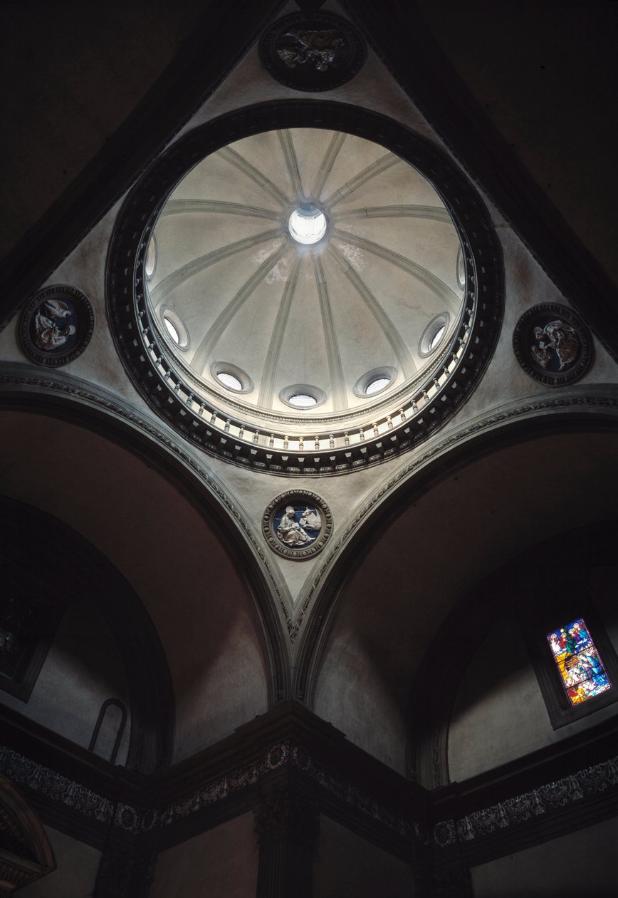 Interieur van de kerk door Giuliano Giamberti da Sangallo