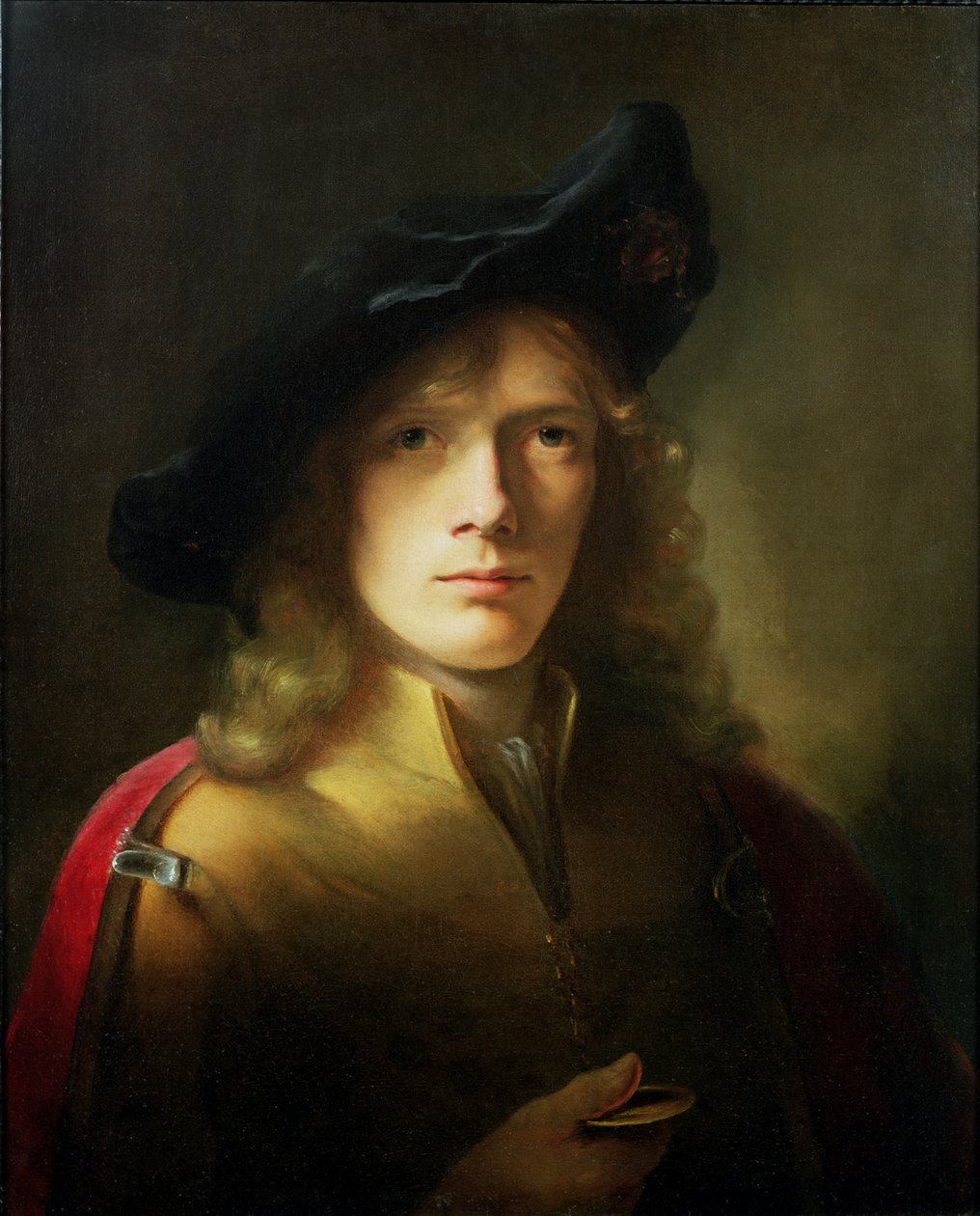 Portret van een jonge man die een medaille vasthoudt door Godfrey Kneller
