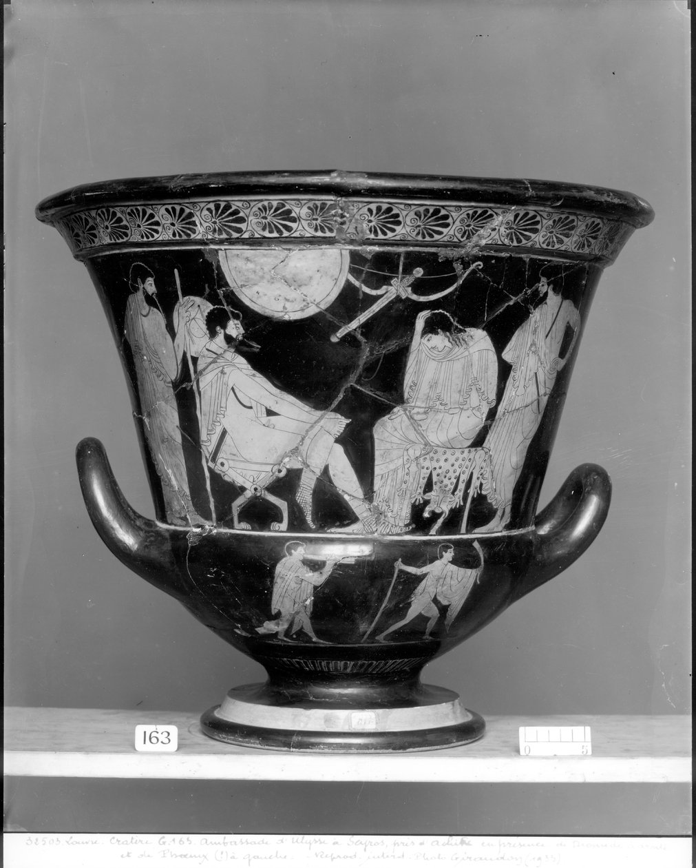 Attische roodfigurige kalix-krater die Odysseus toont die Achilles herkent vermomd als de vrouwelijke Pyrrha, c.500 v.Chr. door Greek