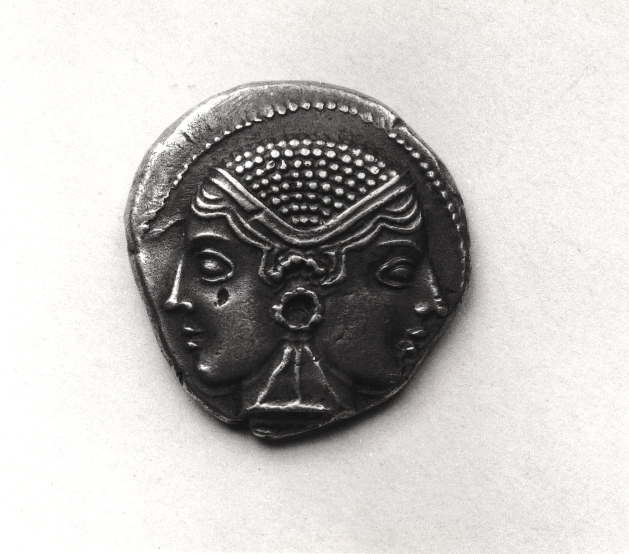 Munt uit Lampsacus met een Janiform hoofd door Greek