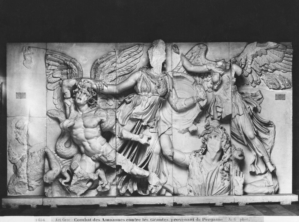 Kopie van het grote altaar van Zeus en Athena, uit Pergamon, c.180-160 v.Chr. door Greek
