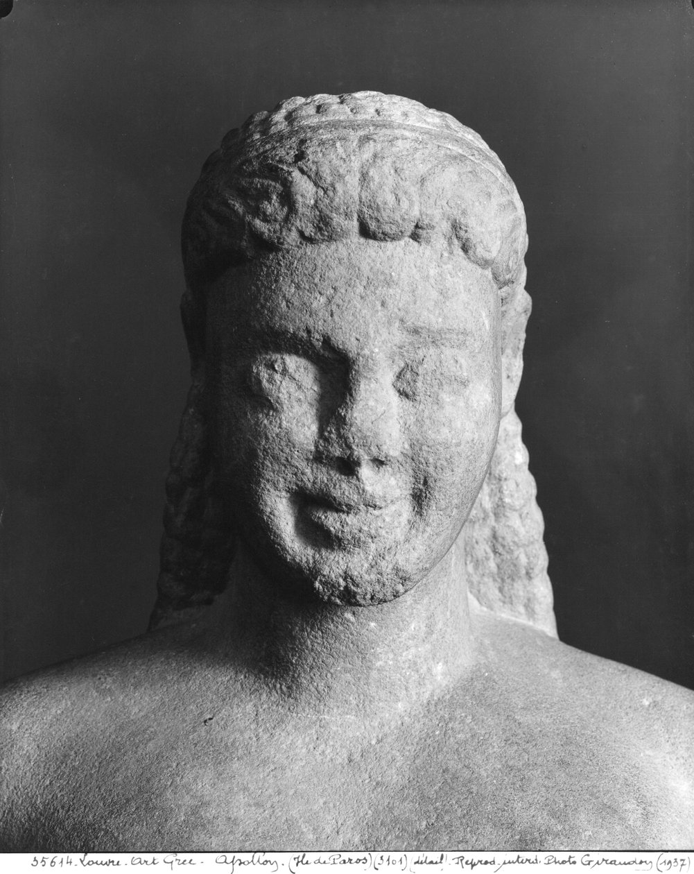 Kouros, uit Paros, nabij het heiligdom van Asklepios, ca.540 v.Chr. (detail) door Greek