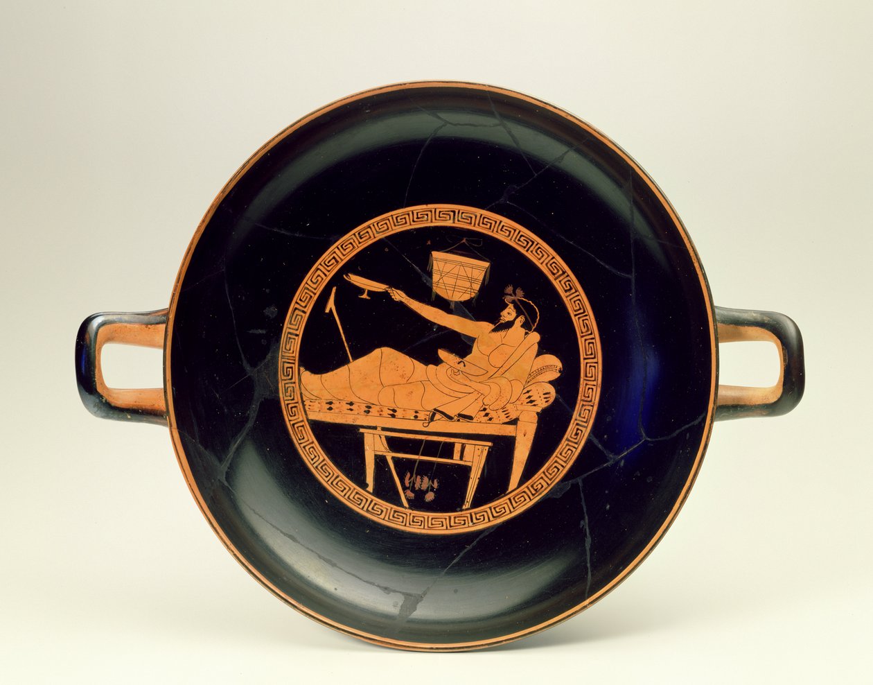 Rood-figuur Kylix die atleten en symposiast uitbeeldt, ca. 480 v.Chr. door Greek