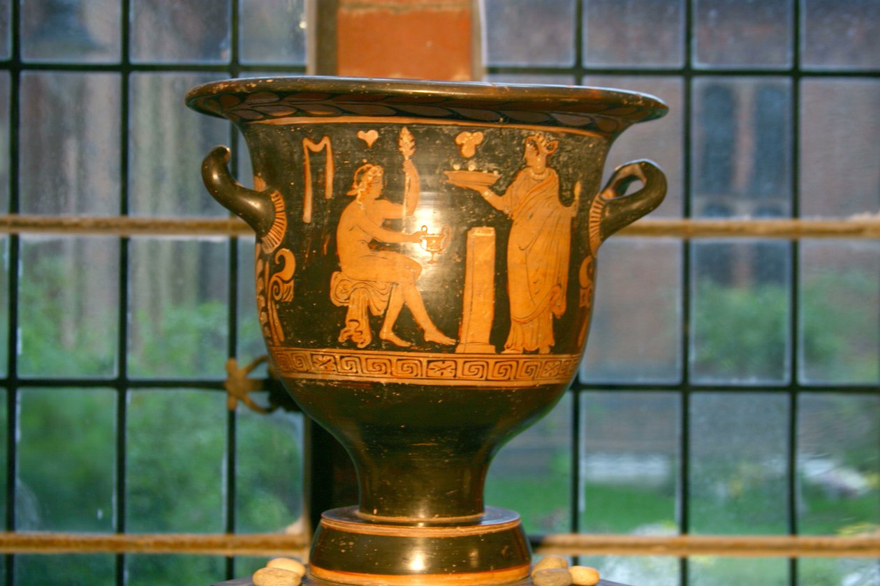Urn met de as van Sigmund (1856-1939) en Martha Freud (1861-1951) in het Columbarium door Greek