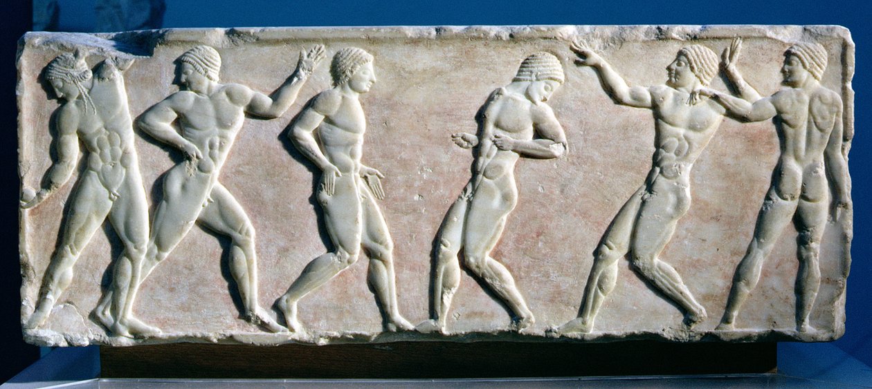 Jonge mannen die een balspel spelen, van een standbeeldbasis gevonden op de Dipylon-begraafplaats, Athene door Greek