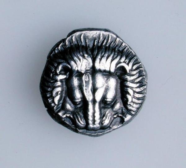 Tetradrachme van Samos, Ionië, met de afbeelding van een leeuwenscalp, c.390 v.Chr. (voorzijde) door Greek School