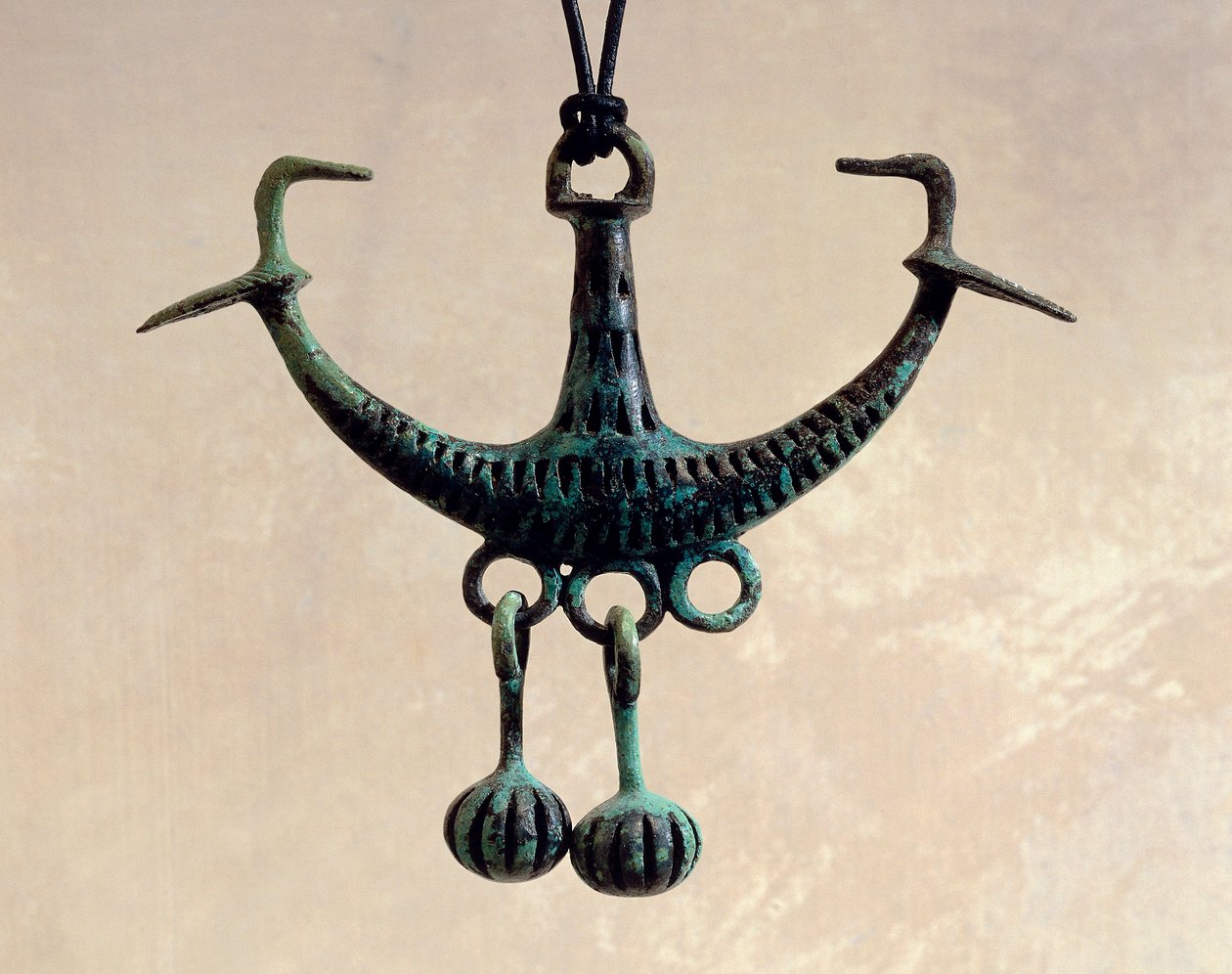 Anker-vormige hanger, sieraden in brons, uit Axioupolis, Griekenland, Griekse Beschaving, 8e-7e Eeuw v.Chr. door Greek