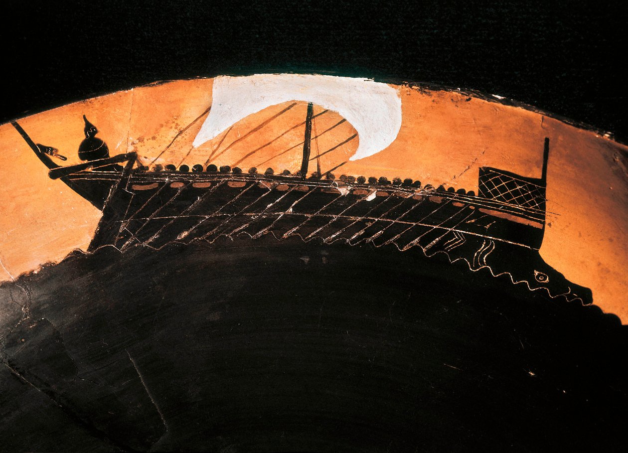 Antieke beker met zwarte figuren met de voorstelling van een Grieks schip. 5e eeuw v.Chr. door Greek