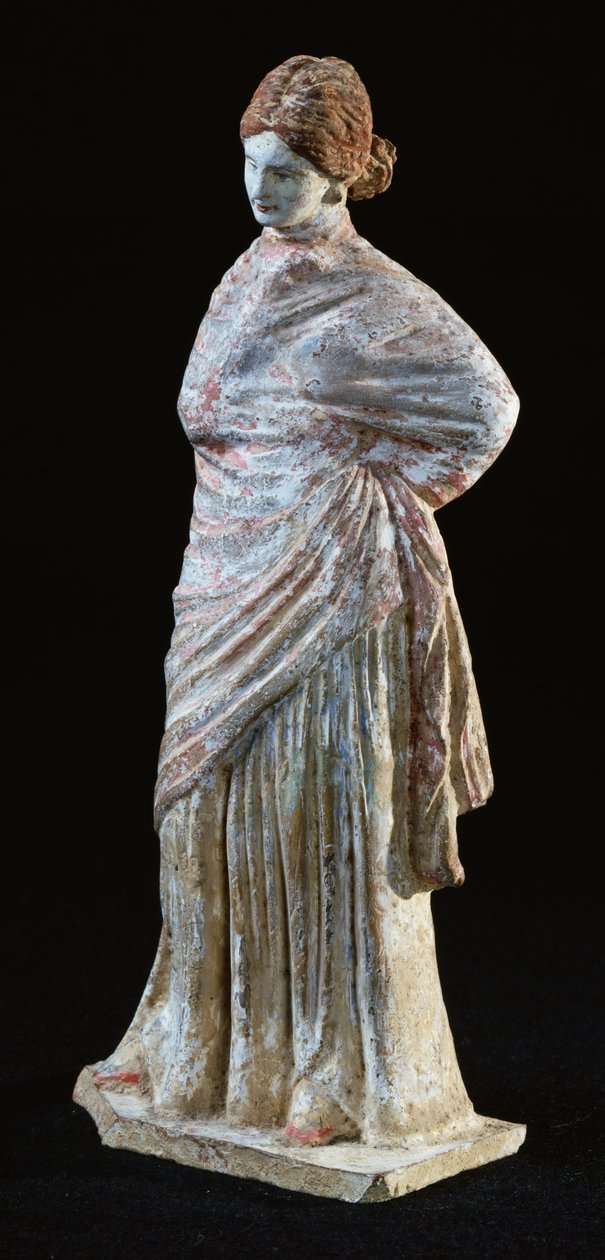 Beeldje van een vrouw met gedrapeerde kleding, van Tanagra, Boeotië door Greek