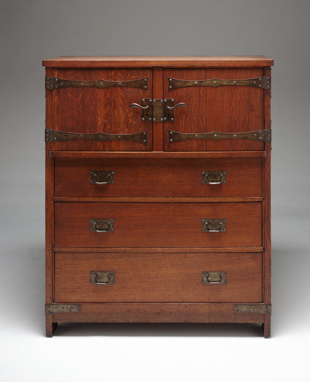 Linnenkist door Gustav Stickley