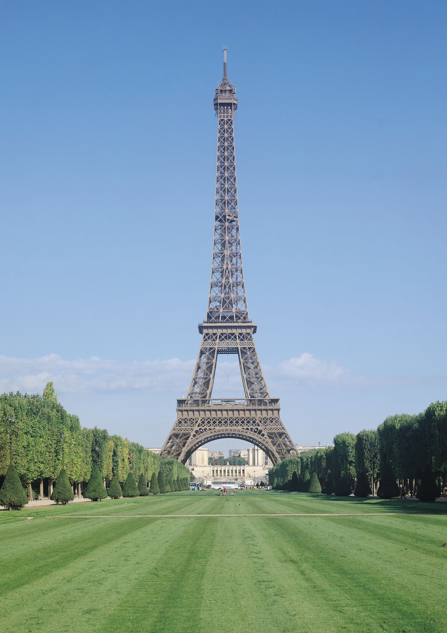 De Eiffeltoren, uitzicht richting het Palais de Chaillot, gebouwd 1887-89 door Gustave Eiffel