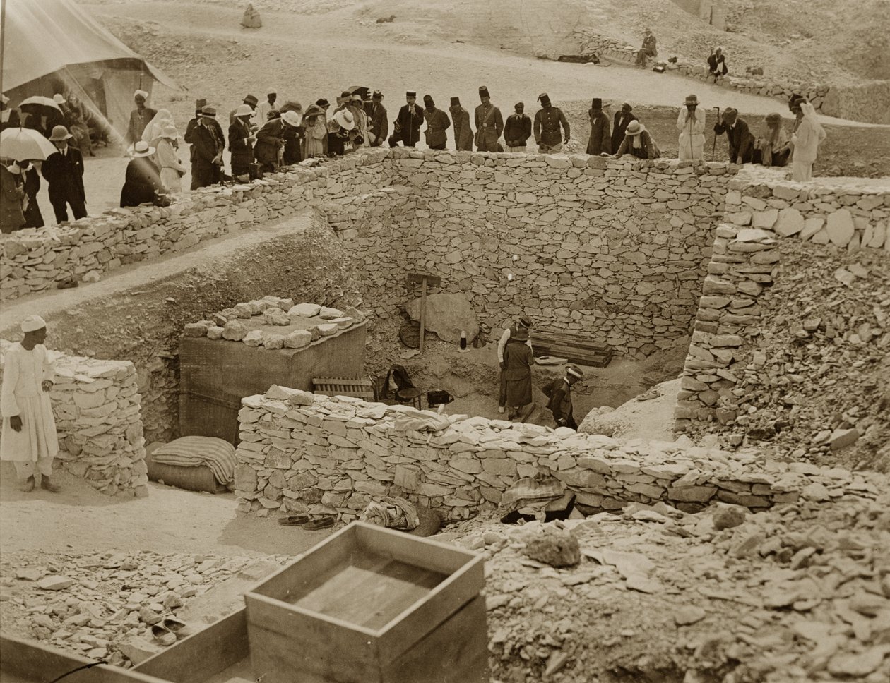 Lord Carnarvon, Lady Evelyn Herbert en Howard Carter bij het Graf van Toetanchamon door Harry Burton