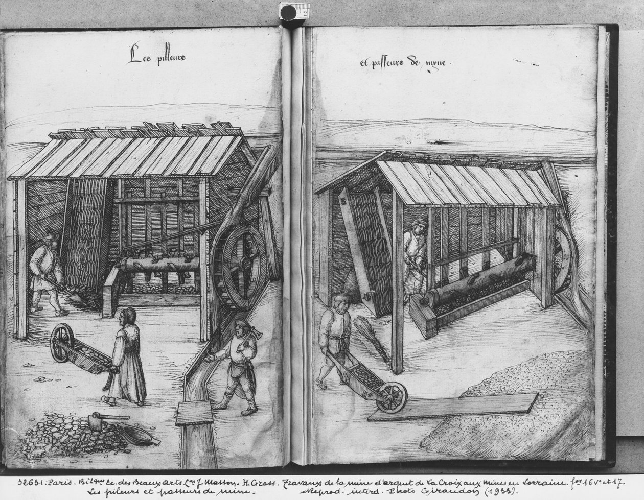 Zilvermijn van La Croix-aux-Mines, Lorraine, fol.16v en fol.17r, het verpletteren en wassen van het erts, c.1530 door Heinrich Gross or Groff