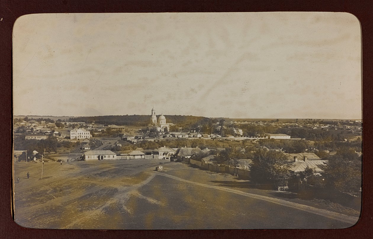 Eerste Wereldoorlog: Oekraïne in de jaren 1914-1916 tijdens de invasie van het Duitse leger. Uitzicht op Rakitnoe door Heldenfriedhof Dsessentniki (attr. to)