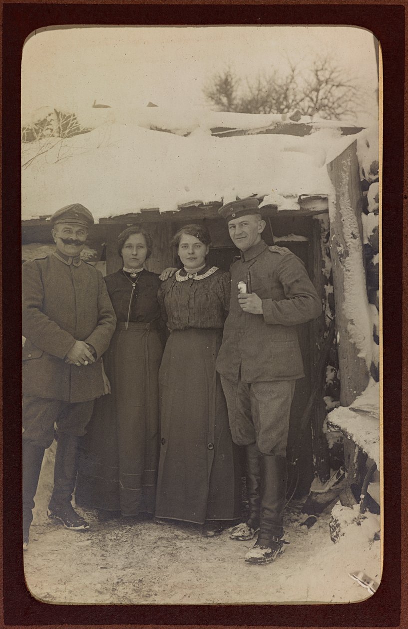 Eerste Wereldoorlog: Oekraïne in de jaren 1914-1916 tijdens de invasie van het Duitse leger. Portret van groep door Heldenfriedhof Dsessentniki (attr. to)