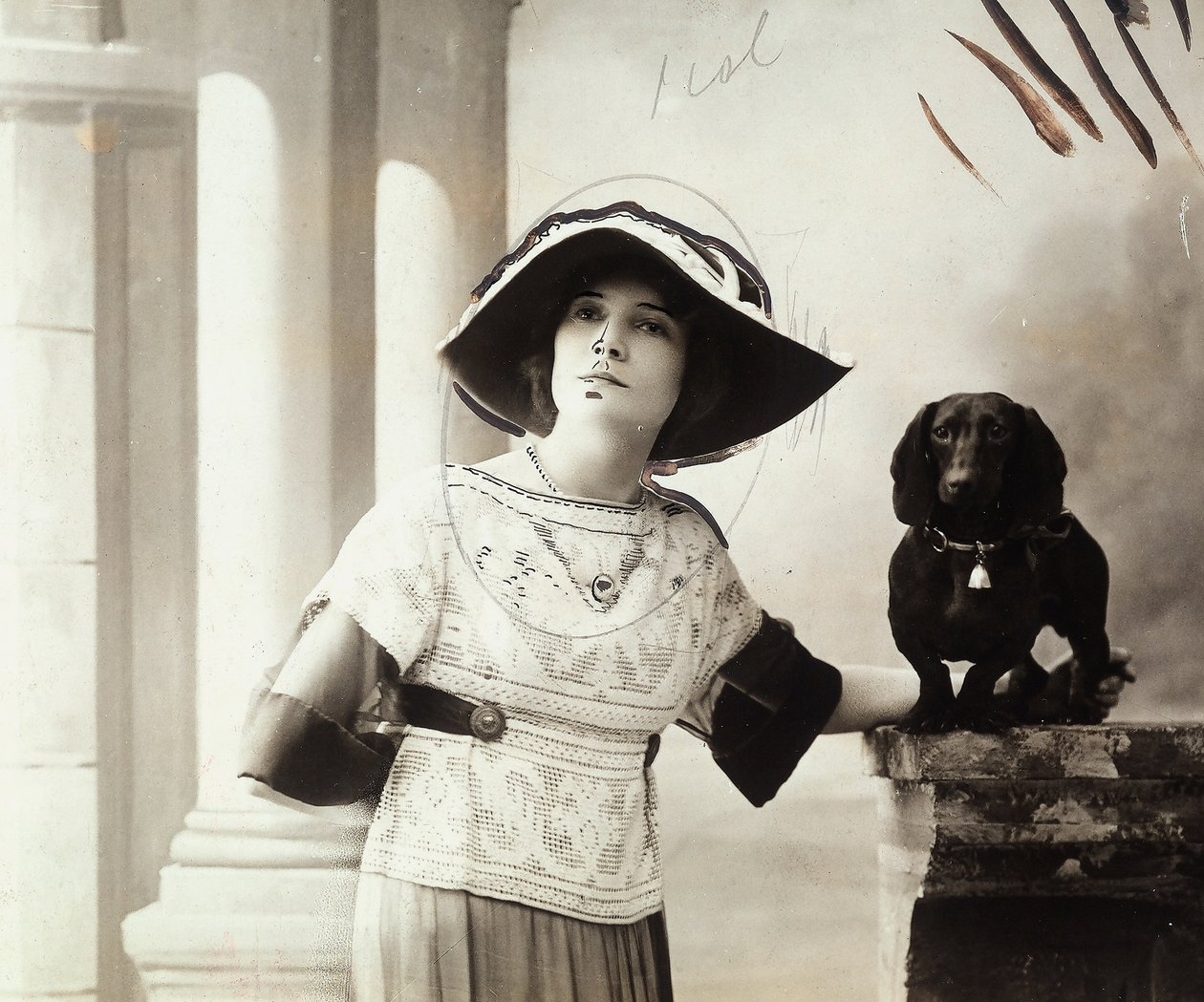 Portret van de Franse acteur Pierre Frondaie, in de theatrale rol van Michelle door Henri Manuel
